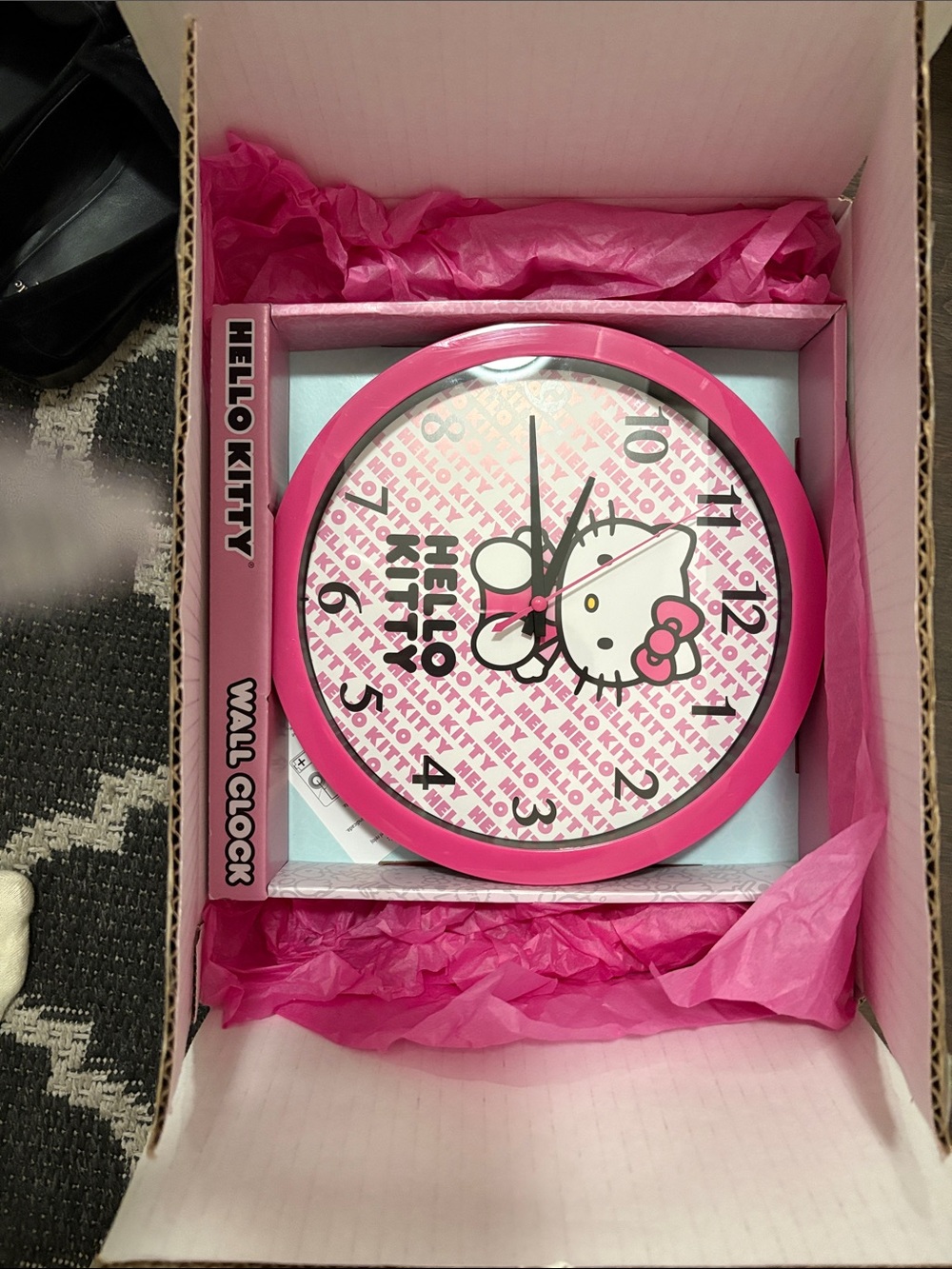 Hello kitty wall clock
